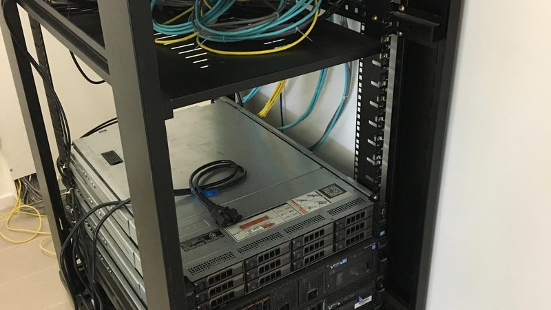 新锁安装完成后，开锁师傅会进行测试，确保锁具正常使用。测试内容包括：